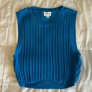 Le lis size medium tank, crop, pretty blue! Never worn, check pic for material